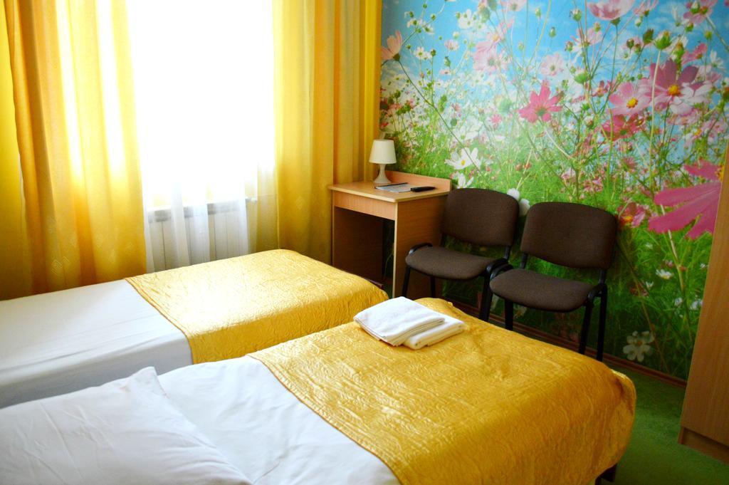 Hotel Monika Krasków Eksteriør bilde